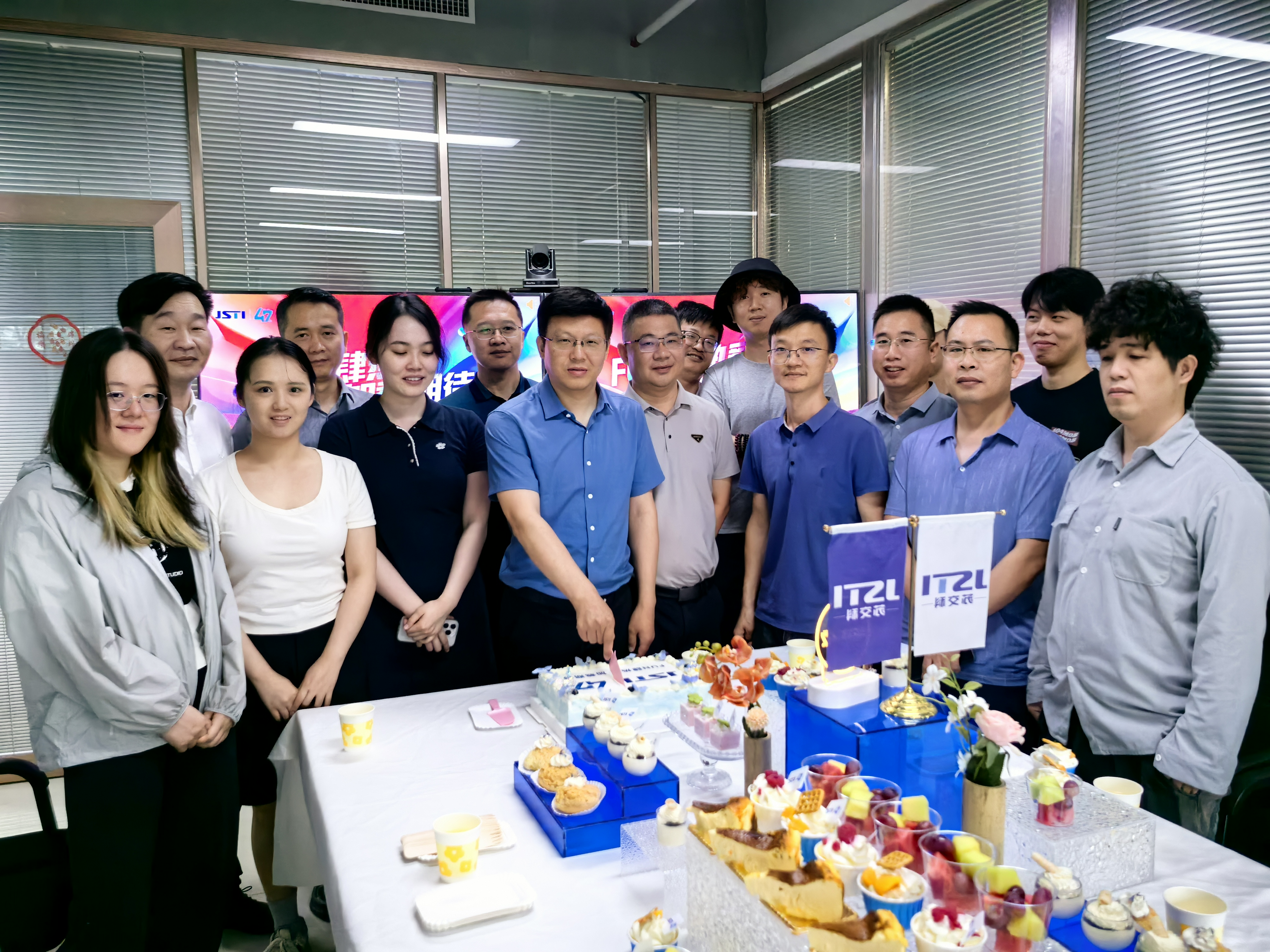 [司慶反饋]-深圳地區(qū)-蘇交科深圳交通-大合照.jpg